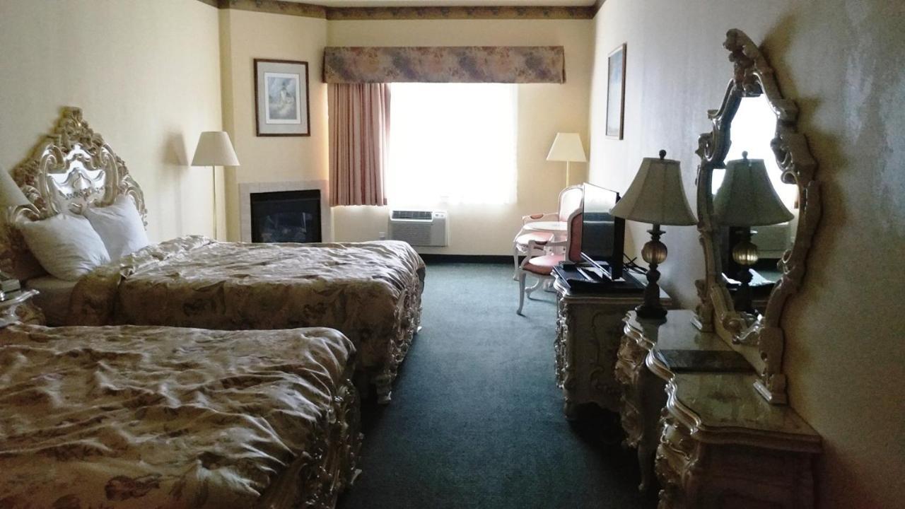 Queen Room with Two Queen Beds,727976992:JPEG