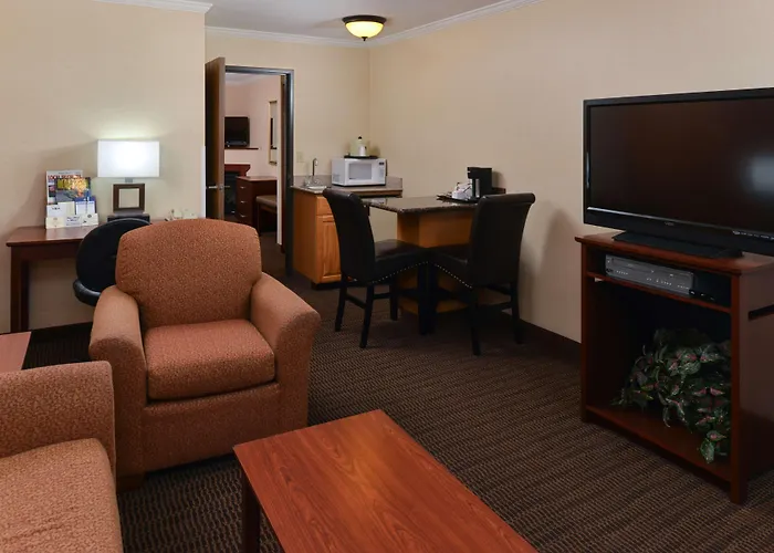 Best Western Plus Landmark Inn