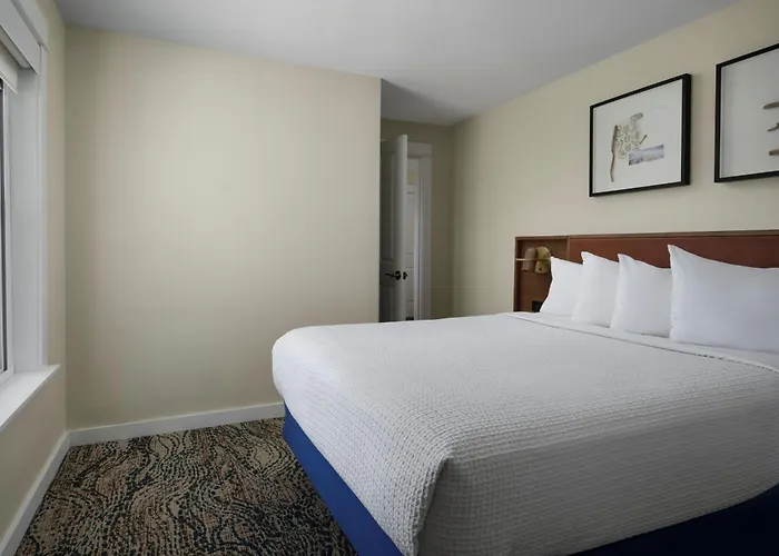 Starfish Manor Oceanfront Hotel